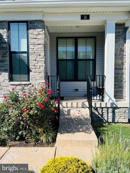 16 Clover Ln in Monroe Township, NJ - Building Photo