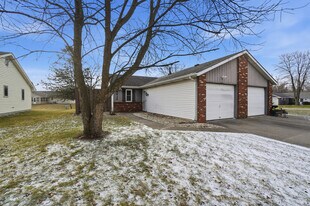 9412 Vista Park Dr in New Haven, IN - Building Photo