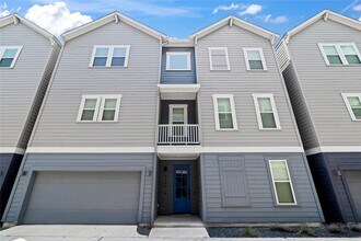 2206 Lou Ellen Ln in Houston, TX - Building Photo - Building Photo