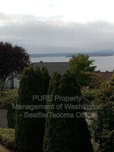 6736 38th Ave SW in Seattle, WA - Building Photo - Building Photo