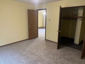 1010 5th Ave S, Unit 2 in La crosse, WI - Building Photo - Building Photo
