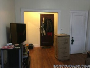 17-19-19 Washington St S, Unit 315 in Malden, MA - Foto de edificio - Building Photo