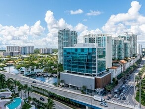 16699 Collins Ave, Unit 1709 in Sunny Isles Beach, FL - Building Photo - Building Photo