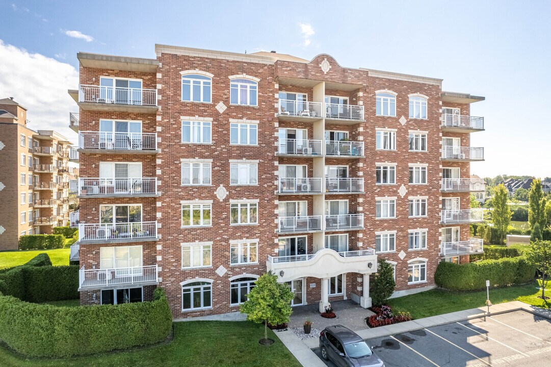 6869 Henri-Bourassa Boul O in St. Laurent, QC - Building Photo