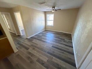 702 Viewcrest Dr, Unit 02549 in Longview, TX - Foto de edificio - Building Photo