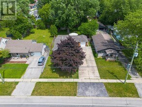 542 Lesperance Rd in Windsor, ON - Building Photo - Building Photo