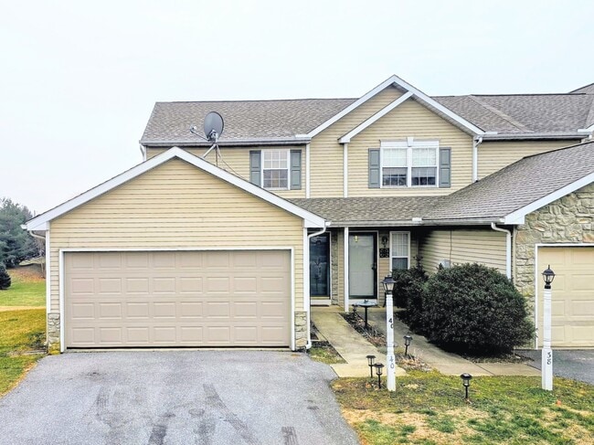 property at 40 Sandstone Ct