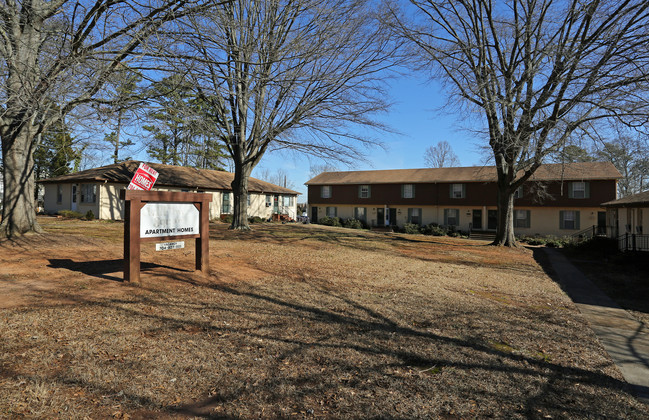 Milltowne Square Apartment Homes in Belmont, NC - Building Photo - Building Photo