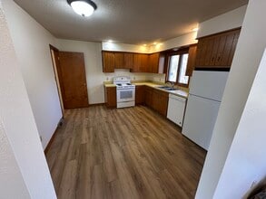 809 2nd Ave NE in Waverly, IA - Building Photo - Building Photo