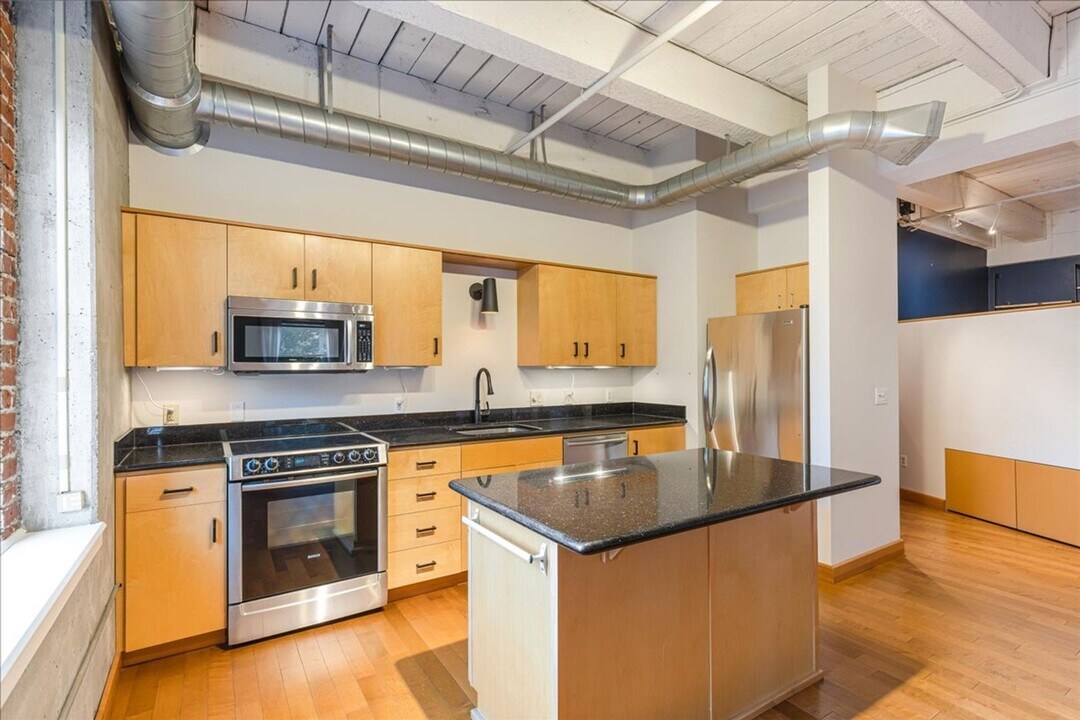 416 NW 13th Ave in Portland, OR - Building Photo