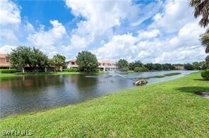 7415 Bristol Cir in Naples, FL - Foto de edificio - Building Photo