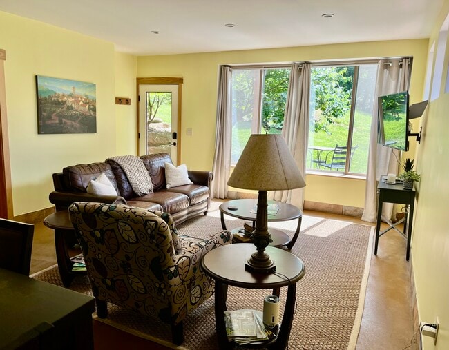 6 Lookout Rd, Unit Lookout Apartment