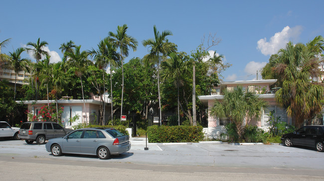 Florida Shores Apartments in Fort Lauderdale, FL - Building Photo - Building Photo