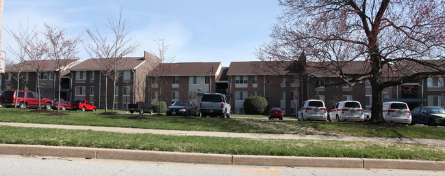 Lansdowne Apartments in Halethorpe, MD - Building Photo - Building Photo