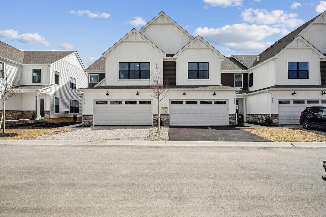 6351 Azile Wy in Westerville, OH - Building Photo