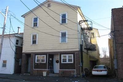 56 Cottage St in Middletown, NY - Building Photo