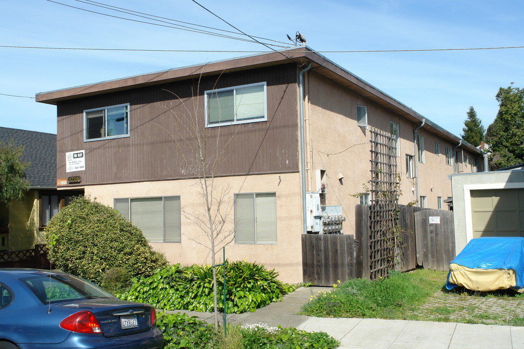 1739 Lincoln St in Berkeley, CA - Building Photo