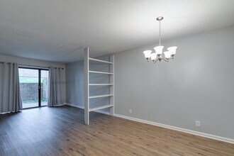 1859 Poplar Woods Cir W, Unit 102 in Germantown, TN - Building Photo - Building Photo