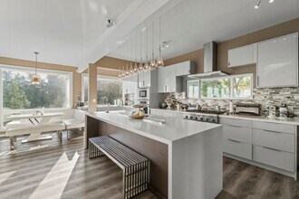 1737 Sunset Plaza Dr in Los Angeles, CA - Building Photo - Building Photo