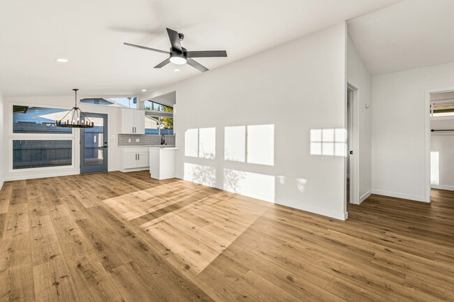 14033 Frame Rd in Poway, CA - Building Photo - Building Photo