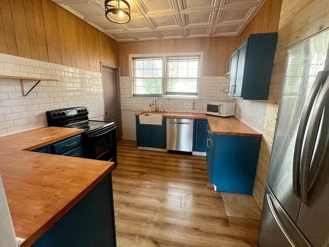 1140 Sunset Hill Rd in Big Island, VA - Building Photo - Building Photo