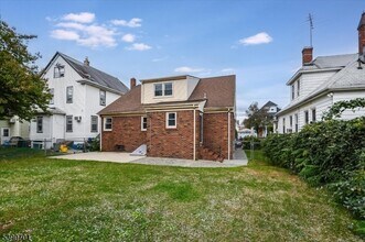 13 Knapp Ave in Clifton, NJ - Foto de edificio - Building Photo