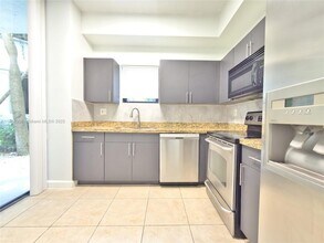3300 NE 192 St, Unit 118 in Aventura, FL - Building Photo - Building Photo