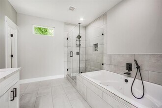9307 Tower St in Houston, TX - Building Photo - Building Photo