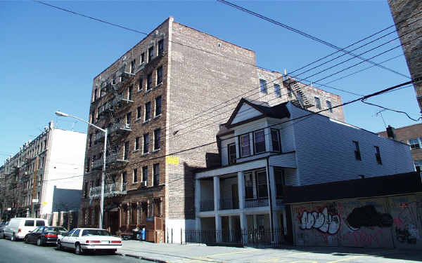 2712 Decatur Ave in Bronx, NY - Foto de edificio