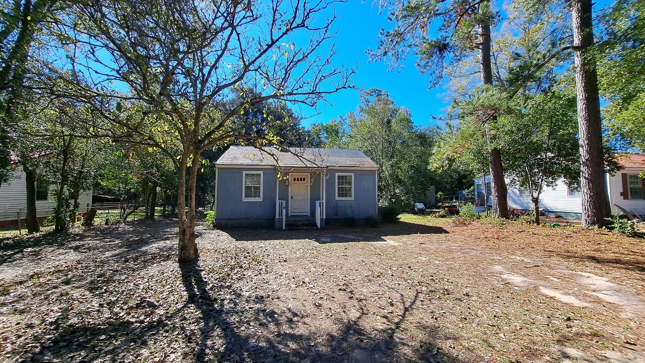 723 Maner Dr in Allendale, SC - Building Photo