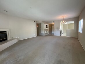 16404 Avenida Venusto in San Diego, CA - Building Photo - Building Photo