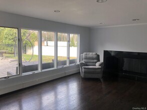 104 Gail Ct in East Northport, NY - Building Photo - Building Photo