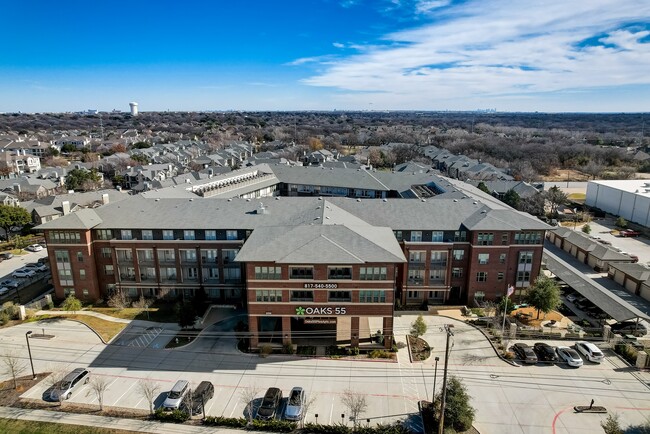 Oaks 55 in Euless, TX - Foto de edificio - Building Photo