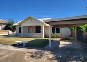 1113 Cortez St in Laredo, TX - Building Photo