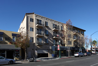 Hawthorn Place in San Diego, CA - Building Photo - Building Photo