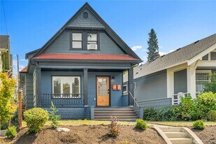 1930 5th Ave W, Unit Upper in Seattle, WA - Building Photo