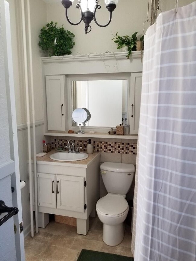 3208 Logan Ave N, Unit BottomUnit in Minneapolis, MN - Foto de edificio - Building Photo