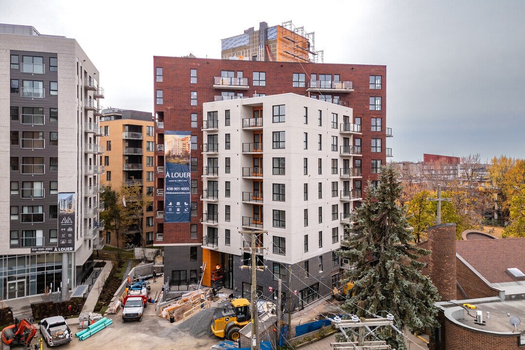 Savana Sur Le Parc in Montréal, QC - Building Photo