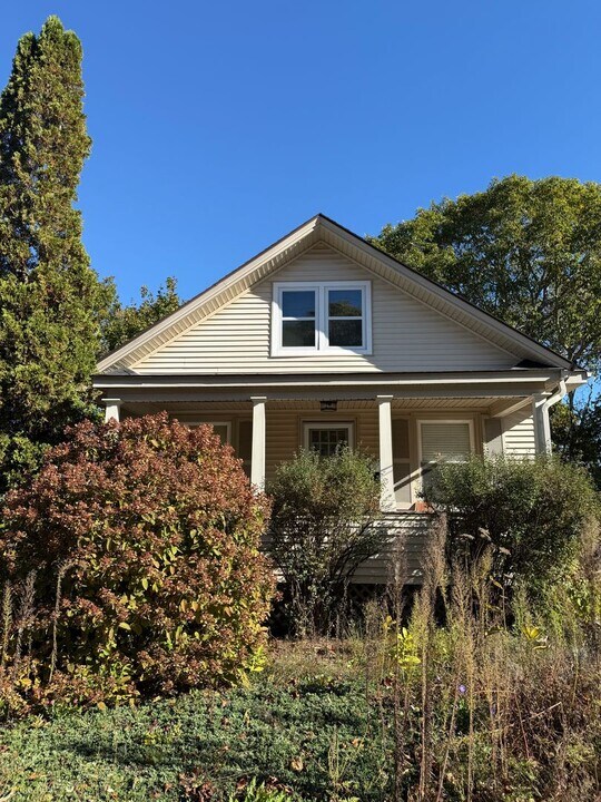 35 Everett Ave in South Portland, ME - Building Photo
