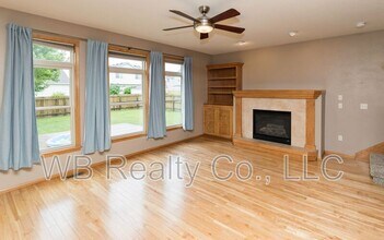 645 SE Carefree Ln in Waukee, IA - Building Photo - Building Photo