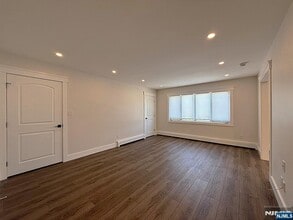 682 Valley Brook Ave in Lyndhurst, NJ - Building Photo - Building Photo