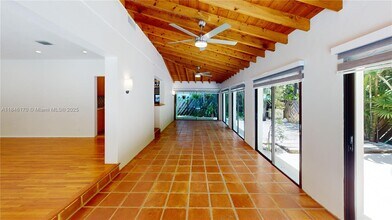 2490 Trapp Ave in Miami, FL - Building Photo - Building Photo
