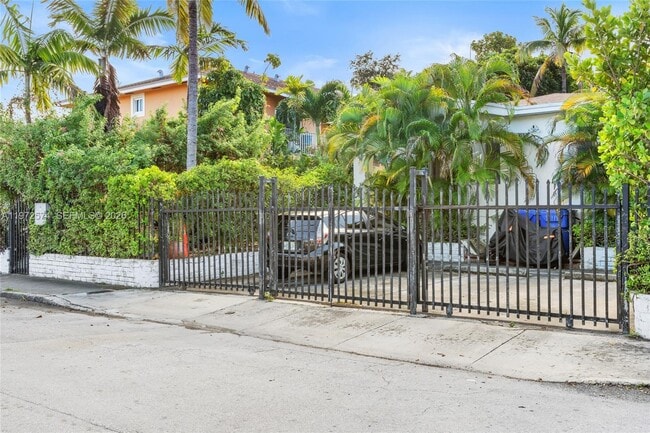 1460 NW 2nd St in Miami, FL - Building Photo - Building Photo