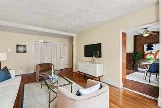 37 St Paul St in Brookline, MA - Building Photo - Building Photo
