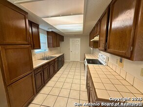 5127 Timber Trace St in San Antonio, TX - Building Photo - Building Photo