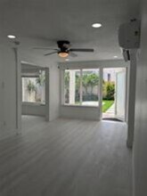 21 SE 11th Ave, Unit 1 in Portland, OR - Foto de edificio - Building Photo
