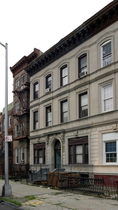 568 Saint Marks Ave in Brooklyn, NY - Building Photo