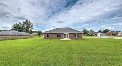 400 Sun Meadow Dr in Centerton, AR - Foto de edificio - Building Photo