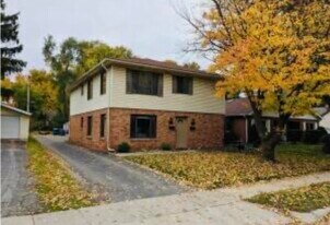 679 Karmada St in Plymouth, MI - Building Photo