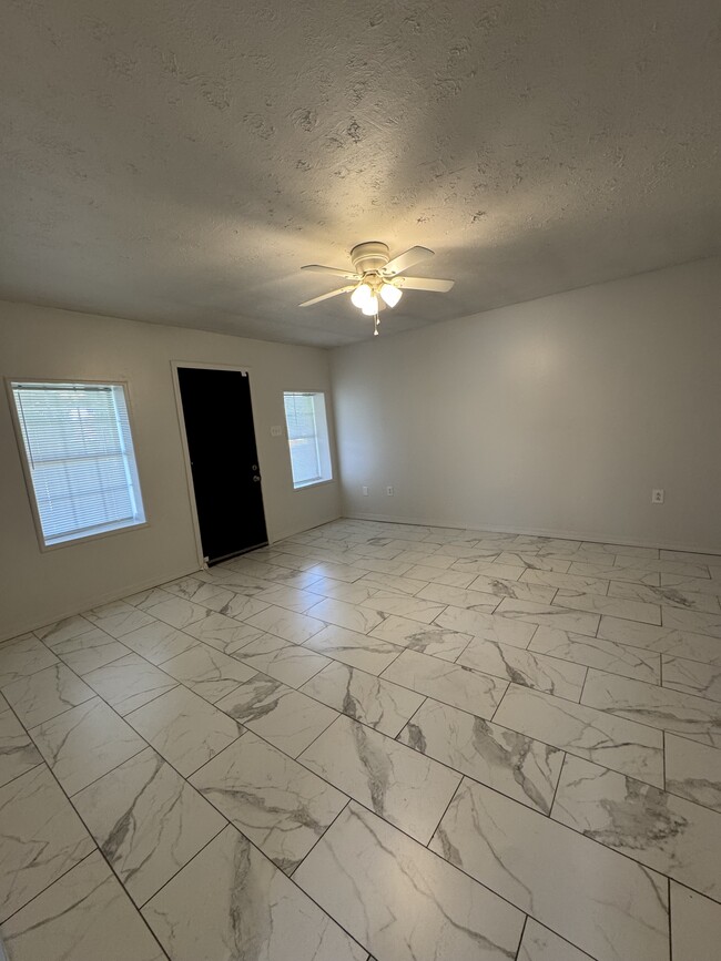 2257 3rd St in Culloden, WV - Foto de edificio - Building Photo